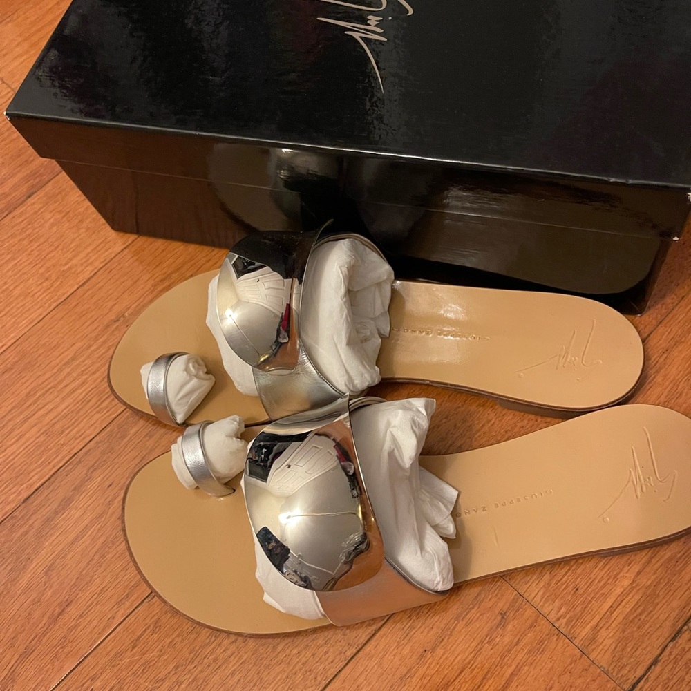 Giuseppe Zanotti silver iconic sandal in box worn just a few times size 39